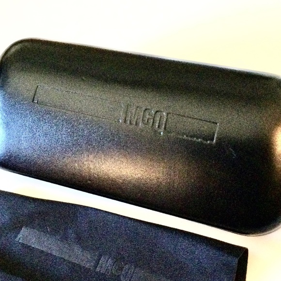 ALEXANDER MCQUEEN MCQ LARGE BLACK SUNGLASSES CASE HARD SHELL WITH CLEANING CLOTH main image 5